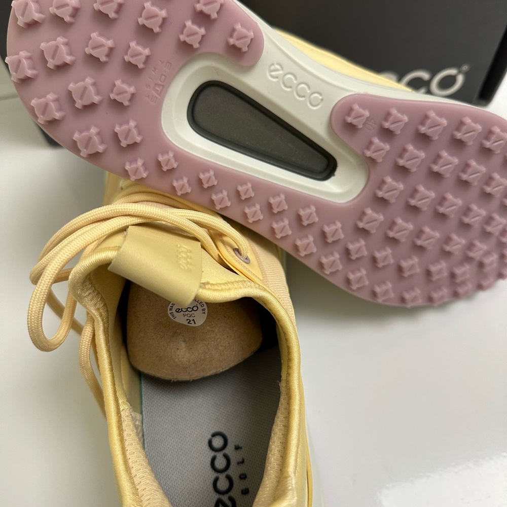 NEW! WOMEN’S ECCO SNEAKERS  Size EU  40. US 9-9 1/2 never worn, light yellow - Picture 4 of 5
